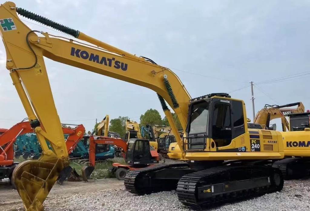 Komatsu PC 240 - Rupsgraafmachine: afbeelding 1 Komatsu PC 240 - Rupsgraafmachine: afbeelding 1