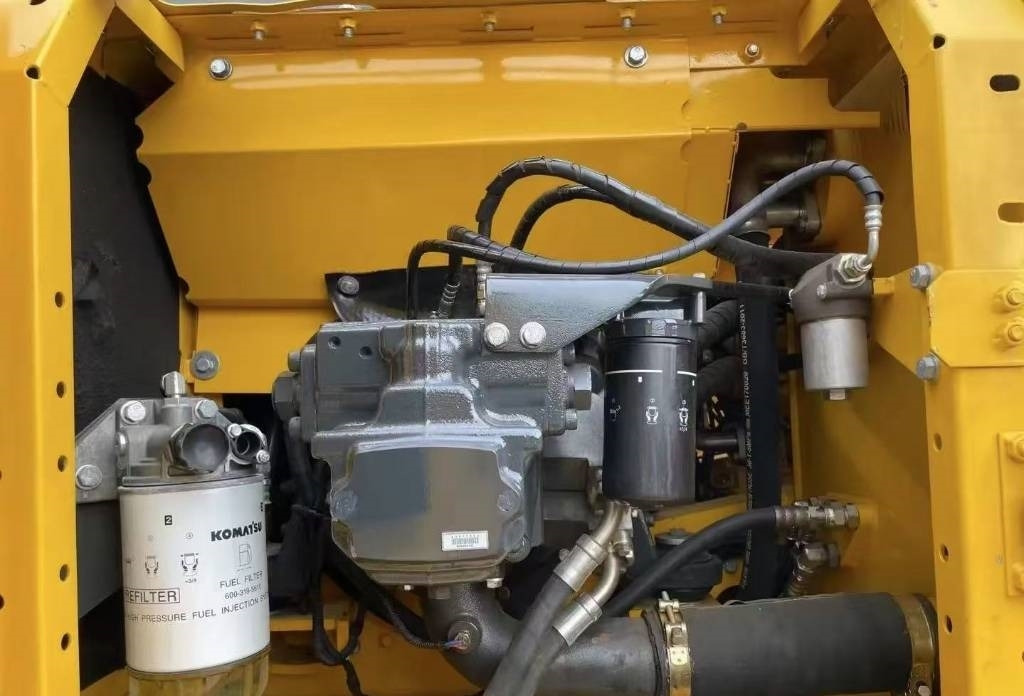 Komatsu PC 240 - Rupsgraafmachine: afbeelding 4 Komatsu PC 240 - Rupsgraafmachine: afbeelding 4