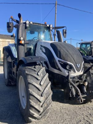 Valtra T154 VERSU - Tractor: afbeelding 1 Valtra T154 VERSU - Tractor: afbeelding 1