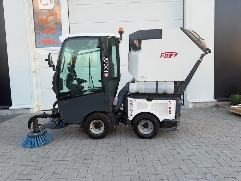 Fort MPM - Veegwagen: afbeelding 1 Fort MPM - Veegwagen: afbeelding 1