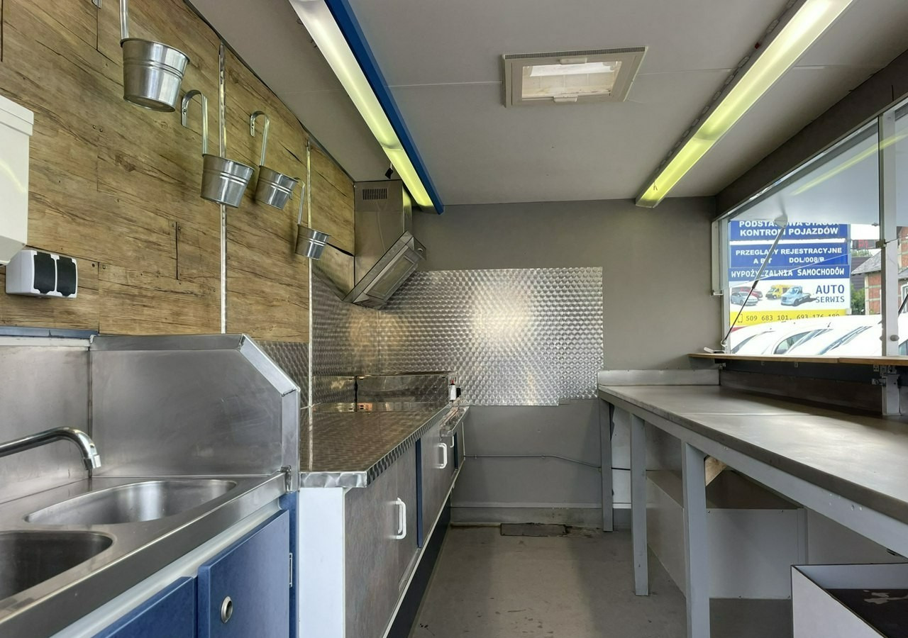 Fiat Ducato Autosklep Gastronomiczny food truck foodtruck sklep W-zasil DMC 350 - Zelfrijdende verkoopwagen: afbeelding 2 Fiat Ducato Autosklep Gastronomiczny food truck foodtruck sklep W-zasil DMC 350 - Zelfrijdende verkoopwagen: afbeelding 2