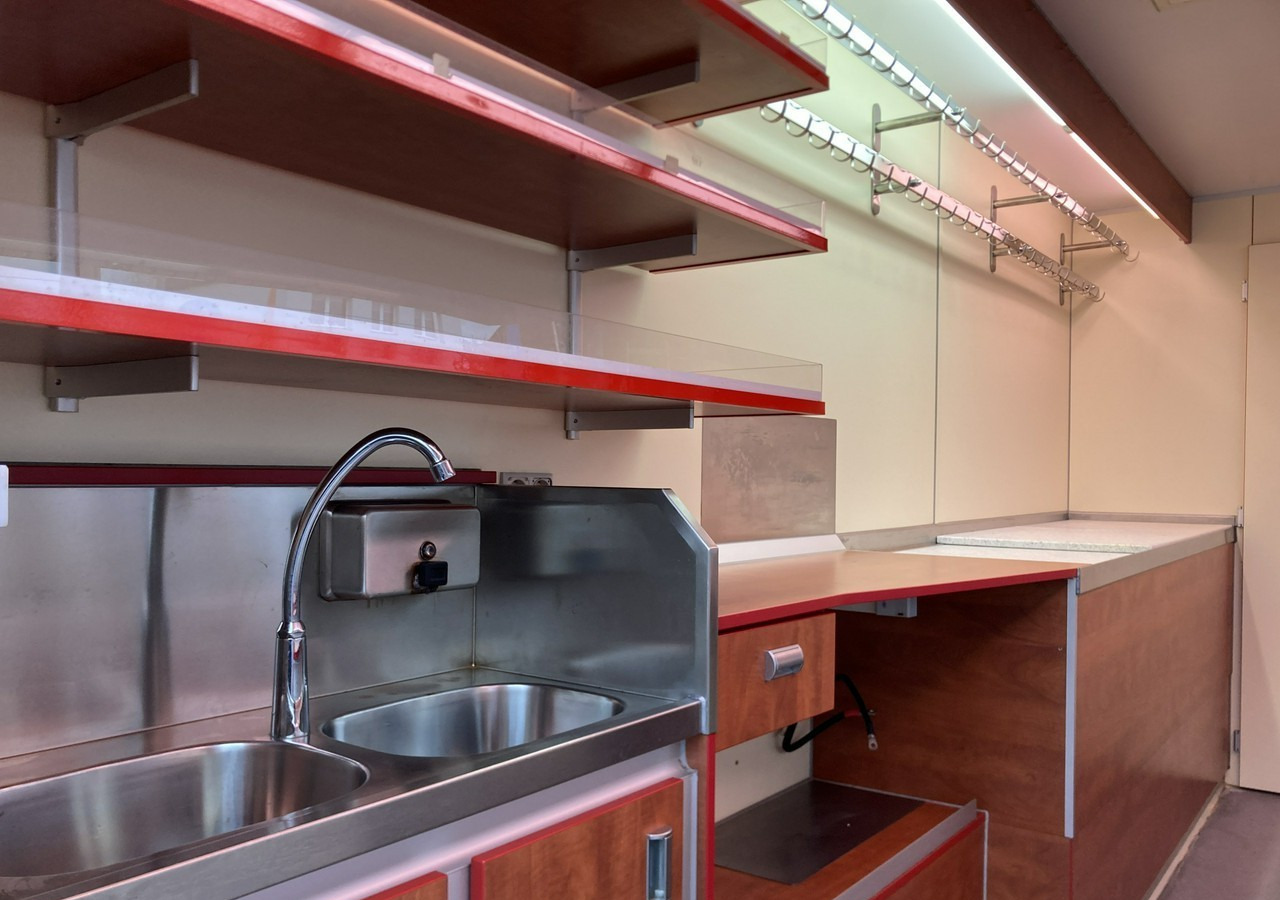 Fiat Ducato Autosklep wędlin Gastronomiczny Food Truck Foodtruck 136tkm Borco 20 - Zelfrijdende verkoopwagen: afbeelding 4 Fiat Ducato Autosklep wędlin Gastronomiczny Food Truck Foodtruck 136tkm Borco 20 - Zelfrijdende verkoopwagen: afbeelding 4