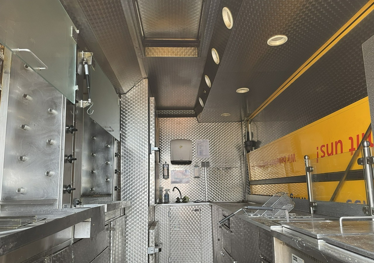 Fiat Ducato Ducato Autogrill Autosklep Foodtruck food truck Gastronomiczny 2018 - Zelfrijdende verkoopwagen: afbeelding 2 Fiat Ducato Ducato Autogrill Autosklep Foodtruck food truck Gastronomiczny 2018 - Zelfrijdende verkoopwagen: afbeelding 2