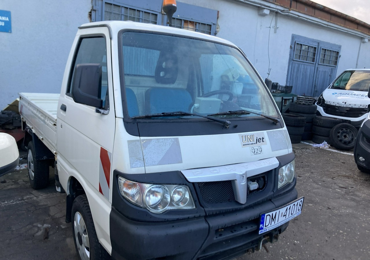 Inna Inny PFAU Piaggio Porter 4X4 Skrzynia odśnieżarka Pług 5655km 2012 - Bestelwagen open laadbak: afbeelding 2 Inna Inny PFAU Piaggio Porter 4X4 Skrzynia odśnieżarka Pług 5655km 2012 - Bestelwagen open laadbak: afbeelding 2