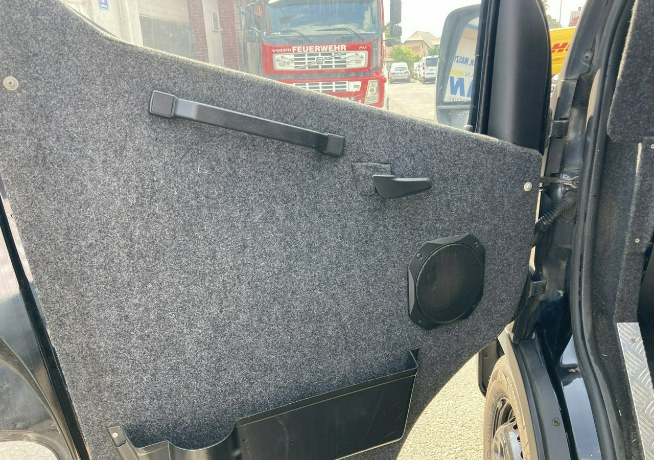 Iveco Daily Iveco 35-130 Bankowóz Kuloodporny Opancerzony Pancerny 2015 - Bestelwagen gesloten laadbak: afbeelding 3 Iveco Daily Iveco 35-130 Bankowóz Kuloodporny Opancerzony Pancerny 2015 - Bestelwagen gesloten laadbak: afbeelding 3