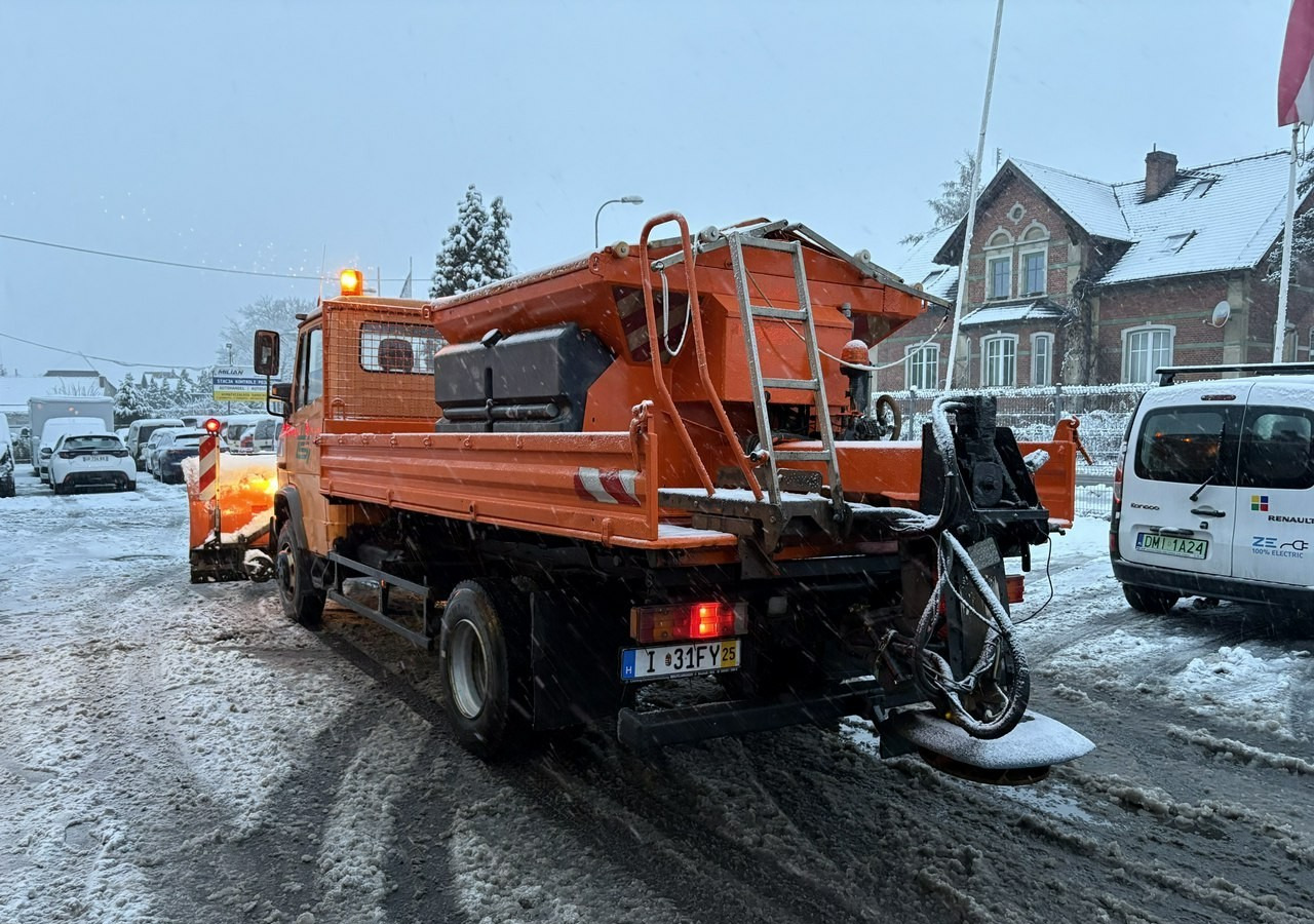 Mercedes-Benz Inny Mercedes-Benz Mercedes Vario 815 Wywrotka 4X4 2004 Pług posypywarka odśnieżarka - Sneeuwruimer: afbeelding 2 Mercedes-Benz Inny Mercedes-Benz Mercedes Vario 815 Wywrotka 4X4 2004 Pług posypywarka odśnieżarka - Sneeuwruimer: afbeelding 2
