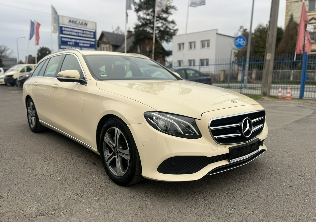 Mercedes-Benz Klasa E E220d T 9G-tronic 197KM Navi FullLed Kamera Asystent Model 2020 FV 2 - Personenwagen: afbeelding 3 Mercedes-Benz Klasa E E220d T 9G-tronic 197KM Navi FullLed Kamera Asystent Model 2020 FV 2 - Personenwagen: afbeelding 3