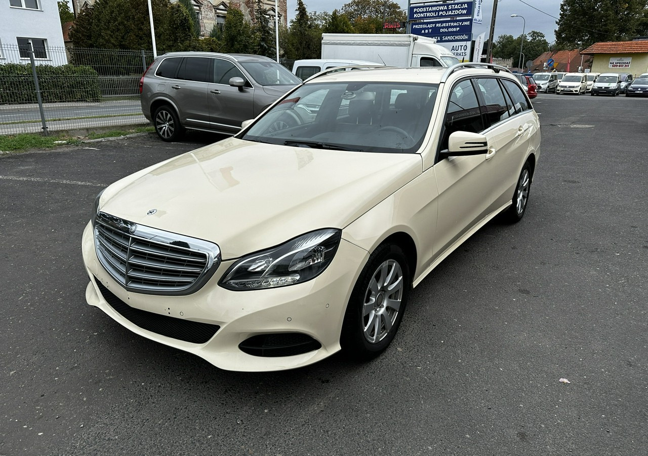 Mercedes-Benz Klasa E W212 E200 CDI Bluetec 7G-tronie 2015 LIFT Skóra FullLed ELEGANCE - Personenwagen: afbeelding 3 Mercedes-Benz Klasa E W212 E200 CDI Bluetec 7G-tronie 2015 LIFT Skóra FullLed ELEGANCE - Personenwagen: afbeelding 3