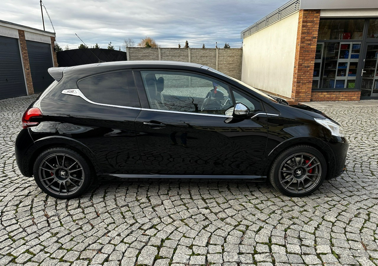 Peugeot 208 I 208GTI Sport 1.6THP 208KM Panorama Led JBL Navi Kamera OZ-Racing 201 - Hatchback: afbeelding 2 Peugeot 208 I 208GTI Sport 1.6THP 208KM Panorama Led JBL Navi Kamera OZ-Racing 201 - Hatchback: afbeelding 2