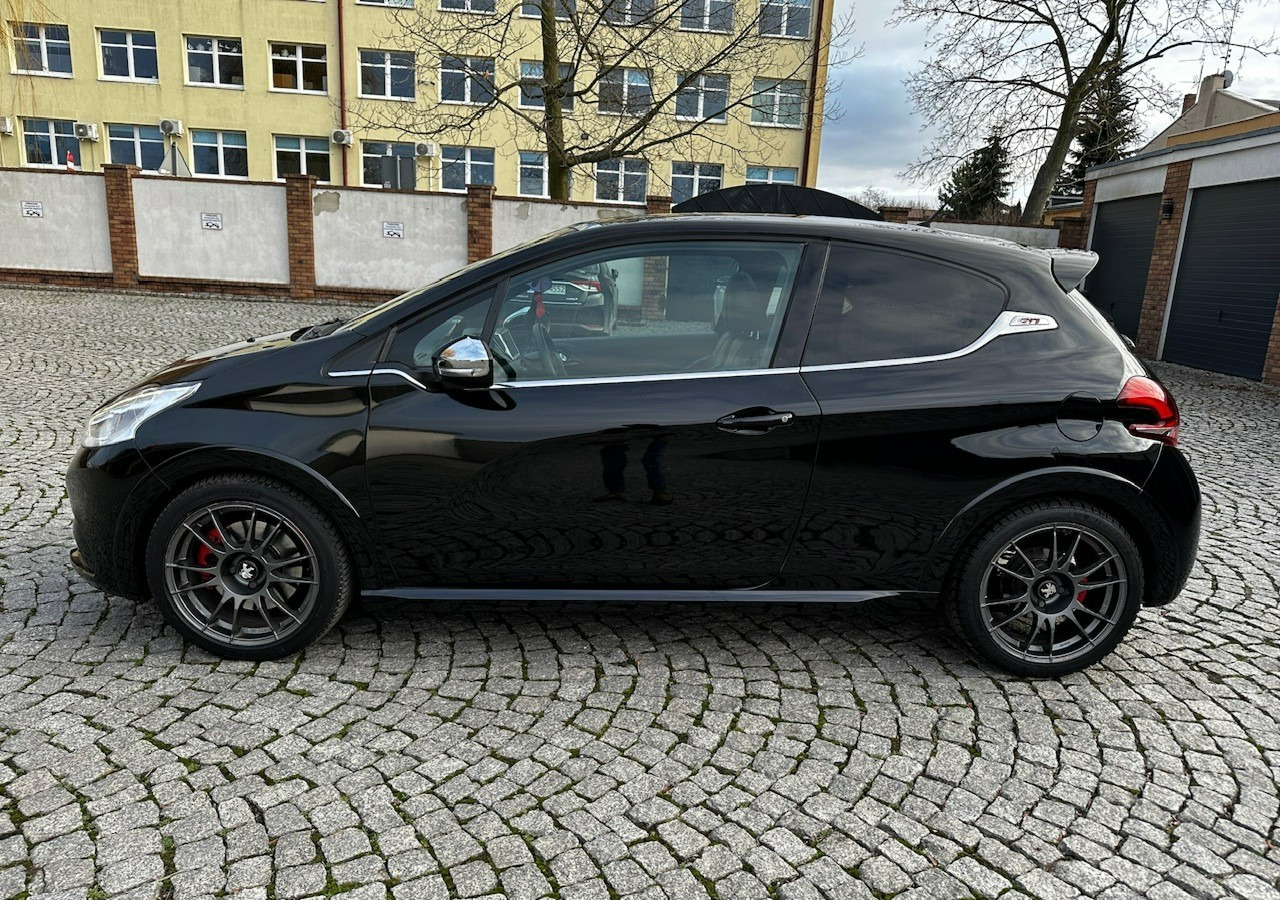 Peugeot 208 I 208GTI Sport 1.6THP 208KM Panorama Led JBL Navi Kamera OZ-Racing 201 - Hatchback: afbeelding 5 Peugeot 208 I 208GTI Sport 1.6THP 208KM Panorama Led JBL Navi Kamera OZ-Racing 201 - Hatchback: afbeelding 5