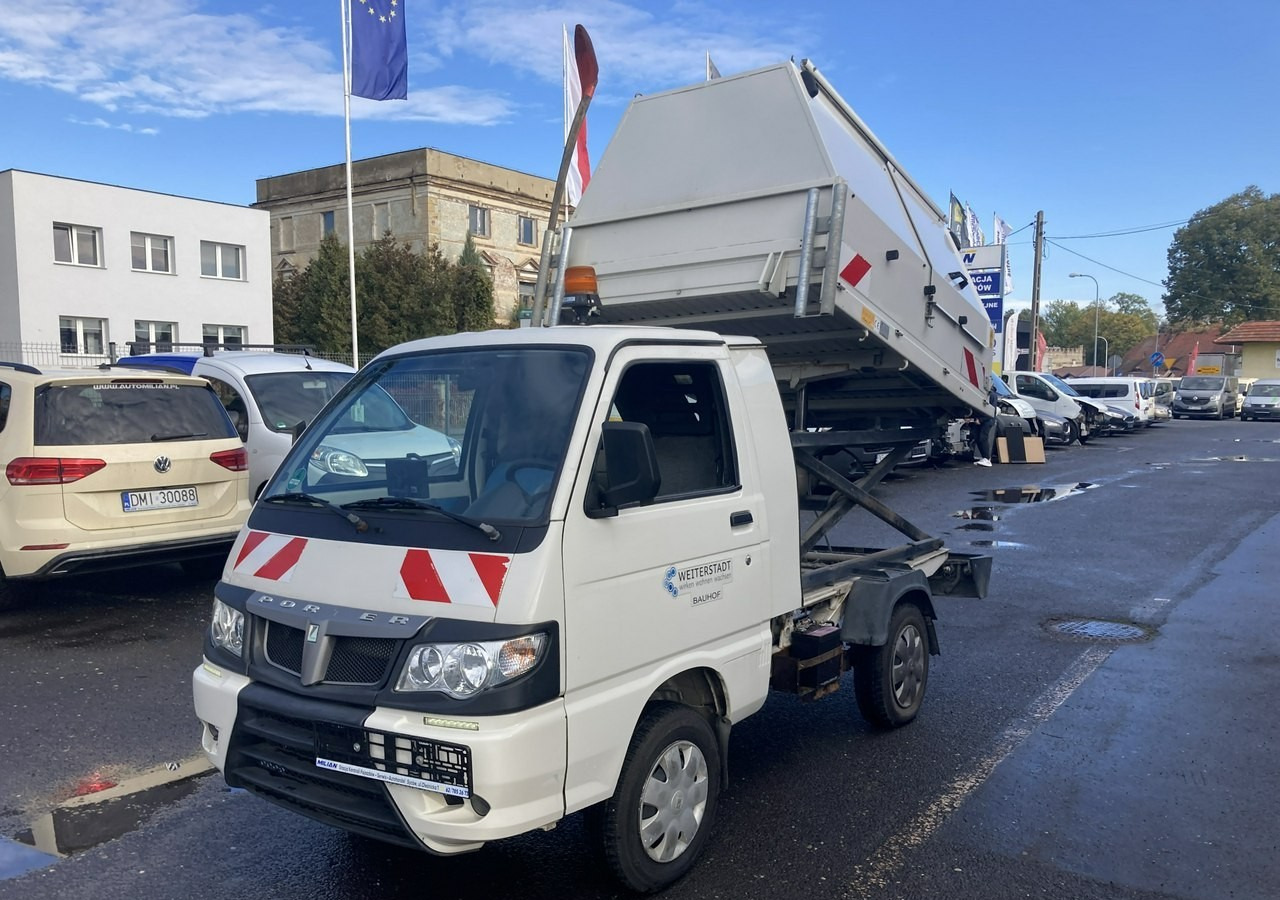 Piaggio Piaggio Porter Śmieciarka Wywrotka 2015 - Vuilniswagen: afbeelding 1 Piaggio Piaggio Porter Śmieciarka Wywrotka 2015 - Vuilniswagen: afbeelding 1