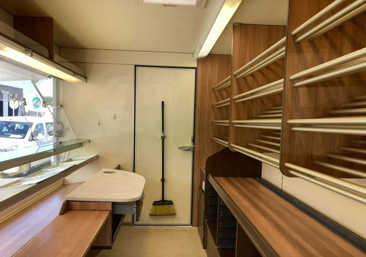 Renault Master Autosklep pieczywa Gastronomiczny Food Truck Foodtruck sklep BORCO20 - Zelfrijdende verkoopwagen: afbeelding 3 Renault Master Autosklep pieczywa Gastronomiczny Food Truck Foodtruck sklep BORCO20 - Zelfrijdende verkoopwagen: afbeelding 3