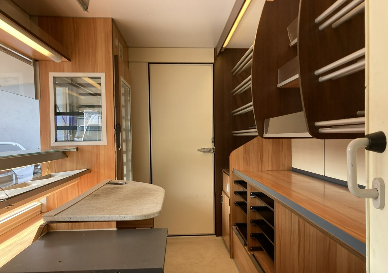 Renault Master Autosklep pieczywa Gastronomiczny Food Truck Foodtruck sklep BORCO20 - Zelfrijdende verkoopwagen: afbeelding 4 Renault Master Autosklep pieczywa Gastronomiczny Food Truck Foodtruck sklep BORCO20 - Zelfrijdende verkoopwagen: afbeelding 4