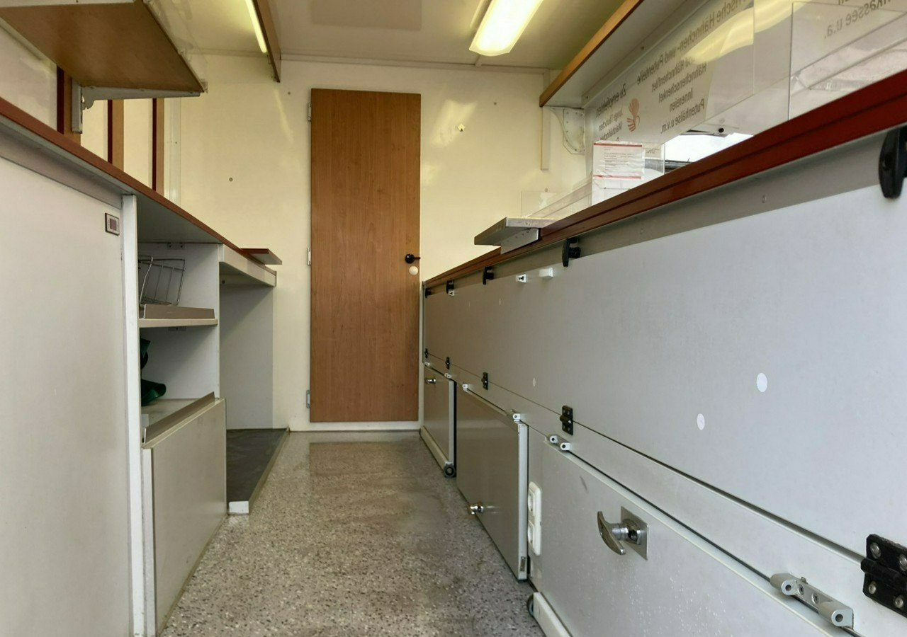 Renault Master Master Autosklep Gastronomiczny Food Truck Foodtruck Sklep bar 2009 - Zelfrijdende verkoopwagen: afbeelding 4 Renault Master Master Autosklep Gastronomiczny Food Truck Foodtruck Sklep bar 2009 - Zelfrijdende verkoopwagen: afbeelding 4