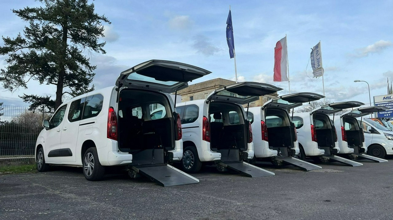 Volkswagen Caddy III Caddy 2.0TDI dla Niepełnosprawnych inwalida rampa Model 2023 PFRON - Stationwagen: afbeelding 5 Volkswagen Caddy III Caddy 2.0TDI dla Niepełnosprawnych inwalida rampa Model 2023 PFRON - Stationwagen: afbeelding 5