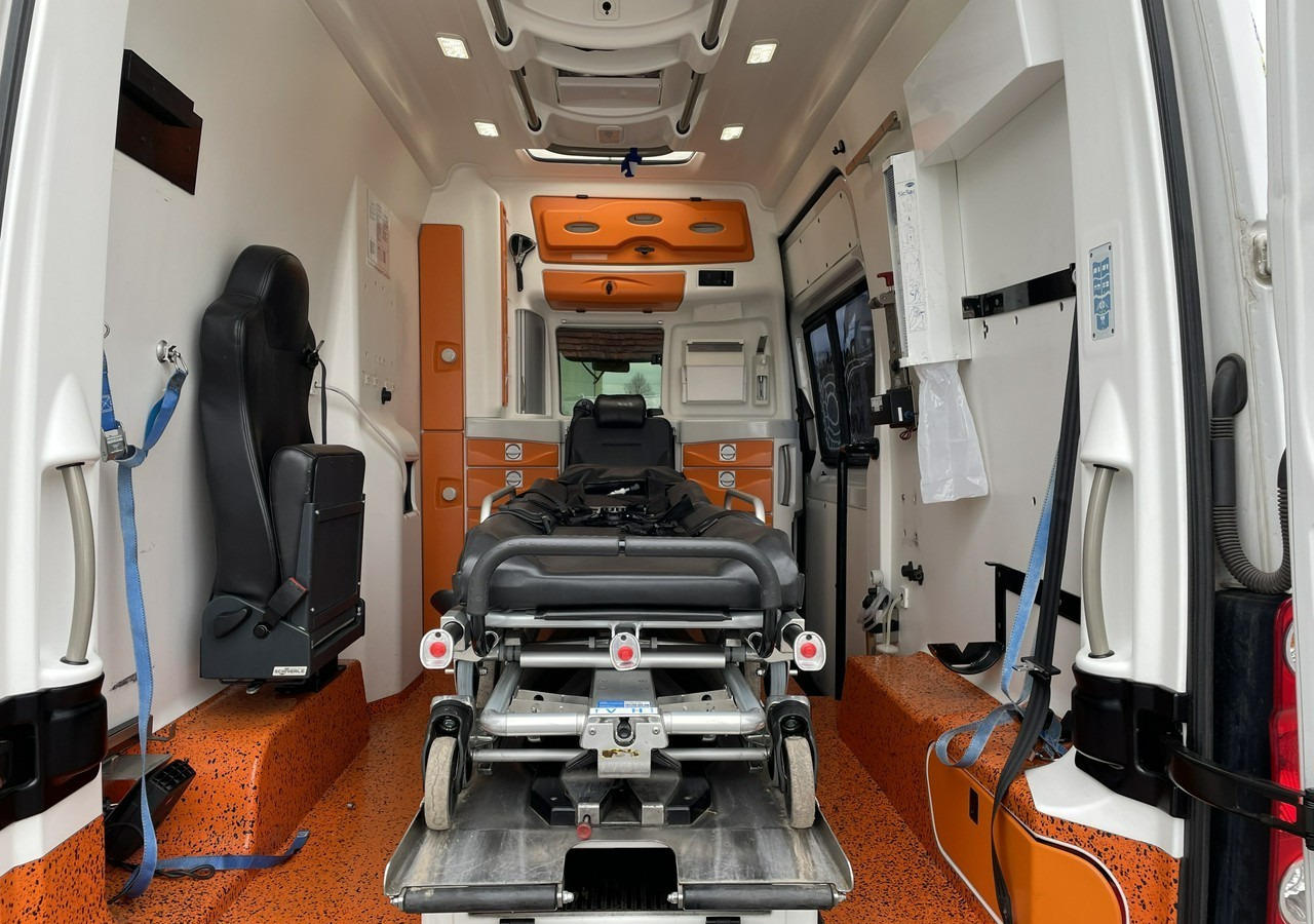 Ambulance Volkswagen Crafter Crafter 2.0-163KM Karetka Ambulans Wyposażony Model 2016: afbeelding 16