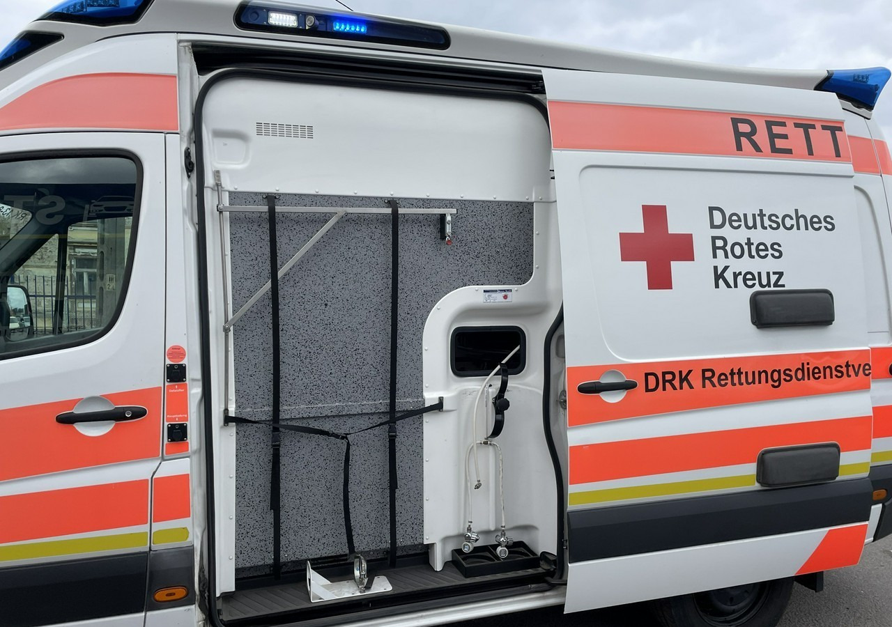 Ambulance Volkswagen Crafter Crafter 2.0-163KM Karetka Ambulans Wyposażony Model 2016: afbeelding 19