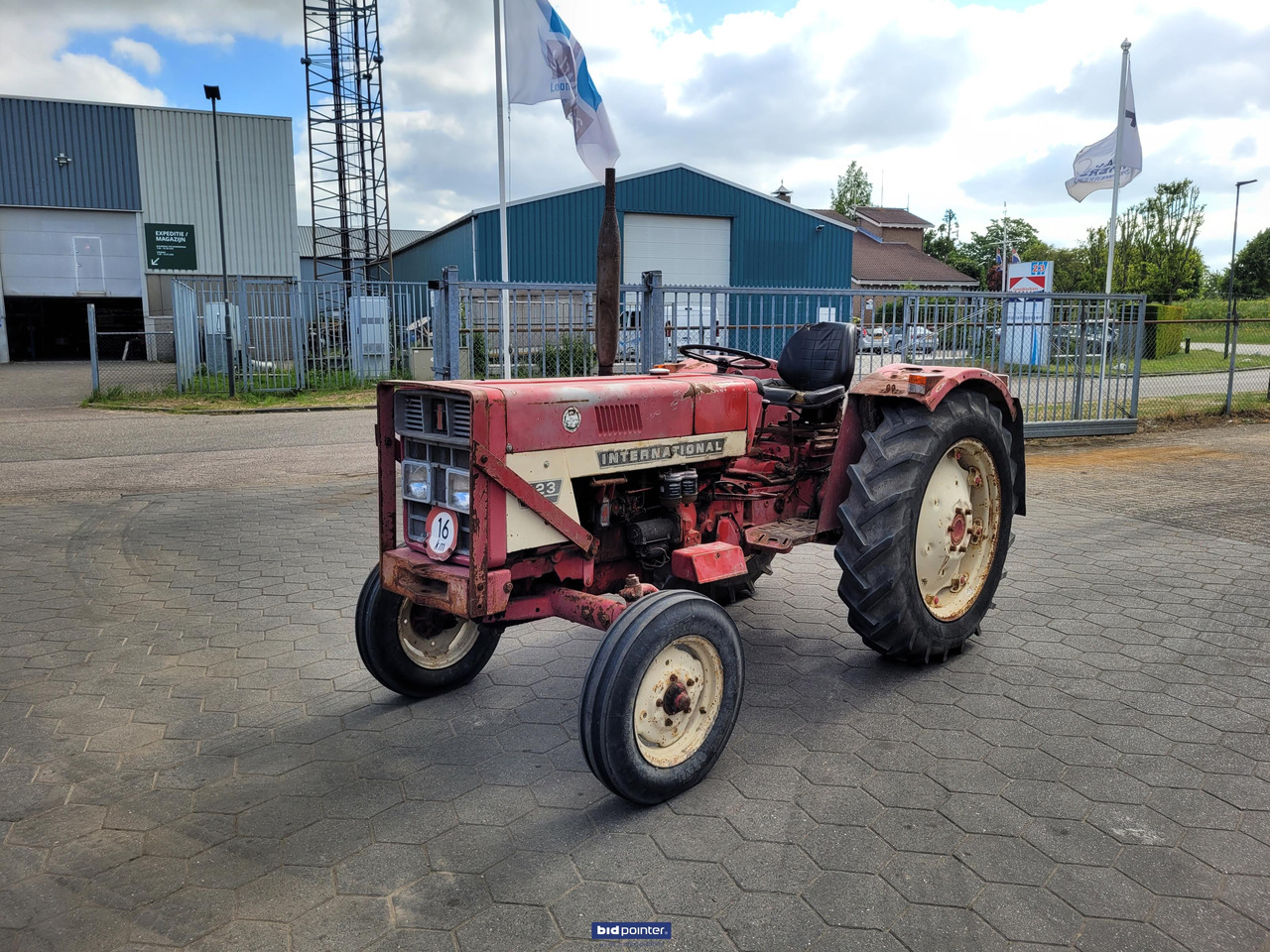 International 423 - Tractor: afbeelding 3 International 423 - Tractor: afbeelding 3
