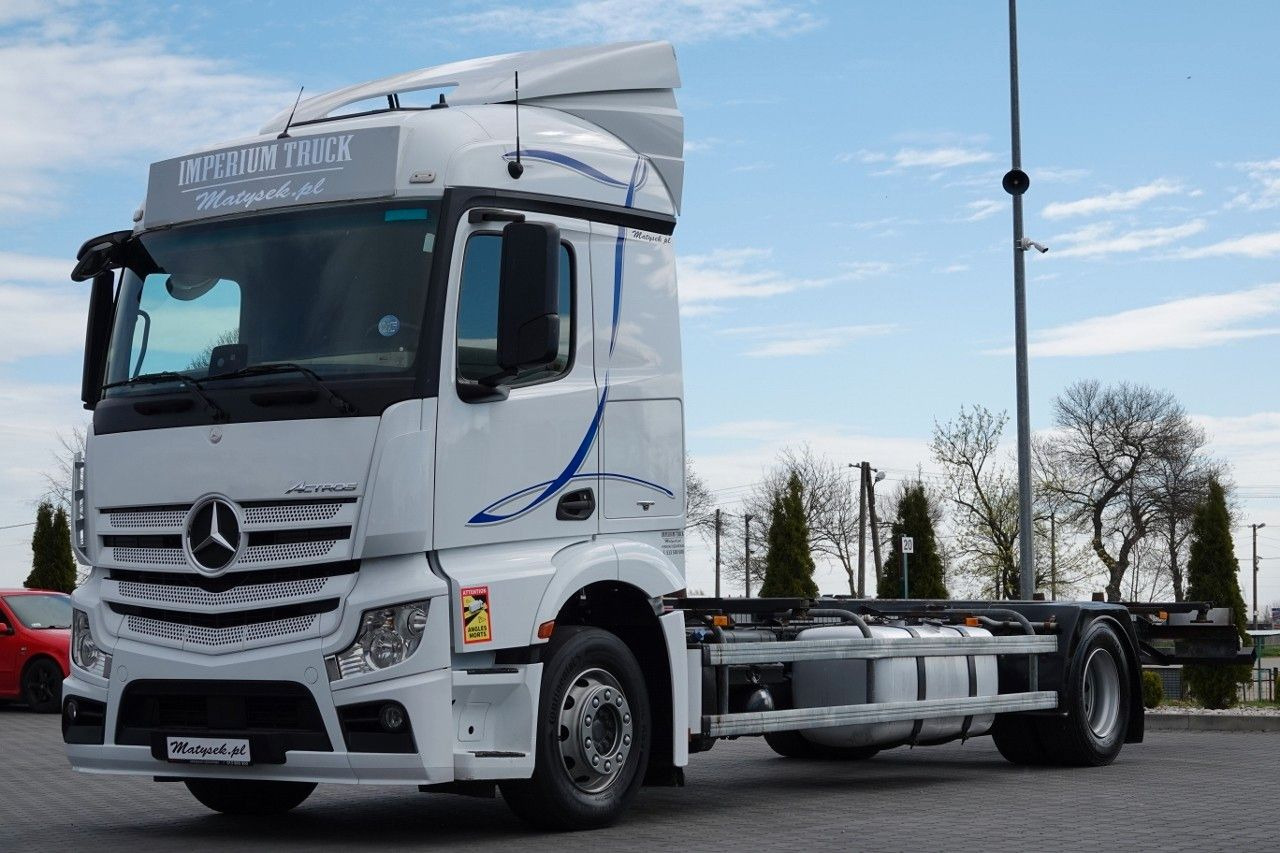 Mercedes-Benz ACTROS 1845 / BDF / DO PRZEWOZU KONTENERÓW / - Containertransporter/ Wissellaadbak vrachtwagen: afbeelding 1 Mercedes-Benz ACTROS 1845 / BDF / DO PRZEWOZU KONTENERÓW / - Containertransporter/ Wissellaadbak vrachtwagen: afbeelding 1
