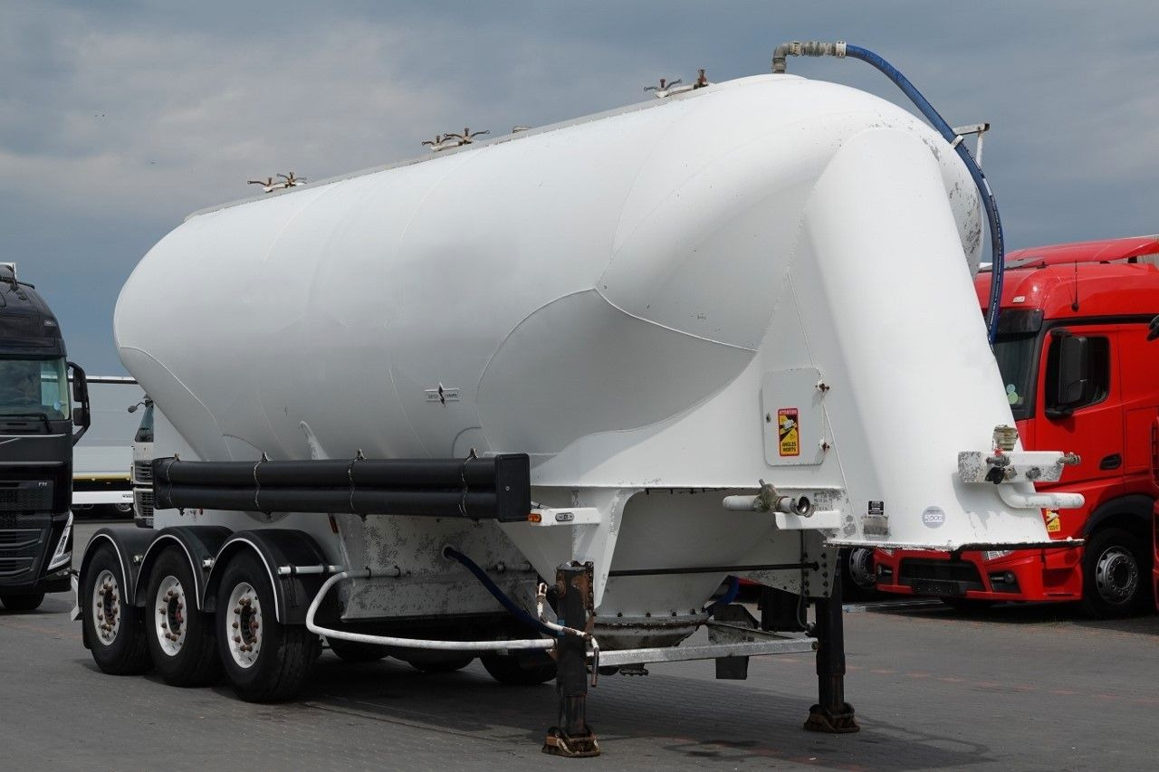Spitzer CEMENTONACZEPA / 37 000 L / SILOS / 3 KOMORY - Bulkoplegger: afbeelding 1 Spitzer CEMENTONACZEPA / 37 000 L / SILOS / 3 KOMORY - Bulkoplegger: afbeelding 1