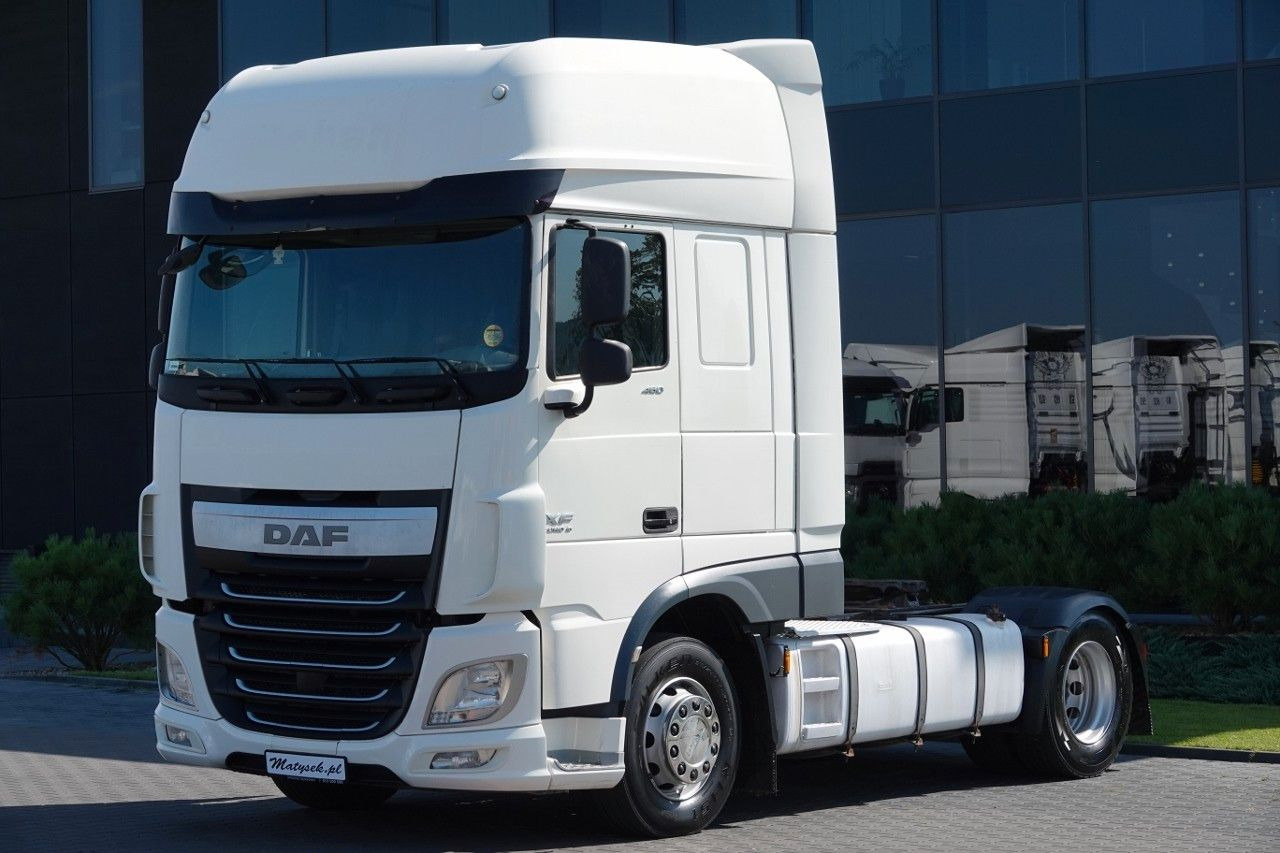 DAF XF 460 / MANUAL / STANDARD / SUPER SPACE CAB - Trekker: afbeelding 2 DAF XF 460 / MANUAL / STANDARD / SUPER SPACE CAB - Trekker: afbeelding 2