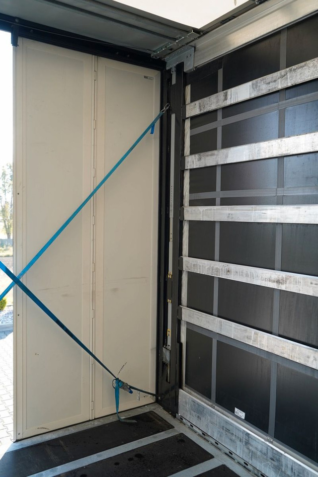 Schuifzeilen vrachtwagen Volvo FH 500 / MEGA / ZESTAW TANDEM PRZEJAZDOWY 120 M3: afbeelding 22 Schuifzeilen vrachtwagen Volvo FH 500 / MEGA / ZESTAW TANDEM PRZEJAZDOWY 120 M3: afbeelding 22