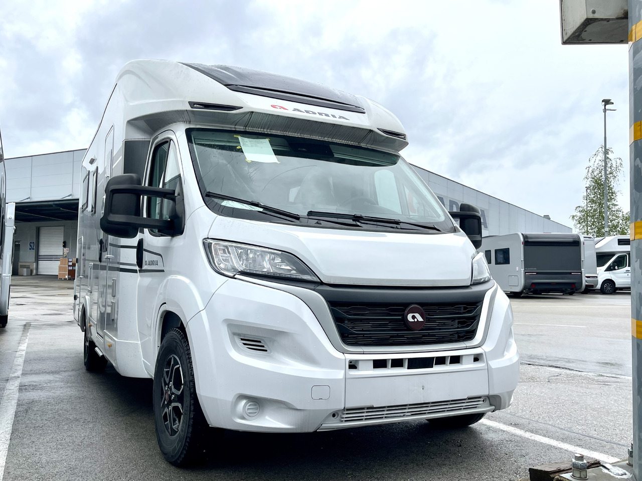 Adria Matrix 650SC - Half integraal camper: afbeelding 2 Adria Matrix 650SC - Half integraal camper: afbeelding 2