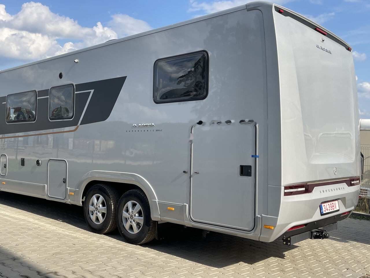 Adria Super Sonic 890LC - Integraal camper: afbeelding 3 Adria Super Sonic 890LC - Integraal camper: afbeelding 3