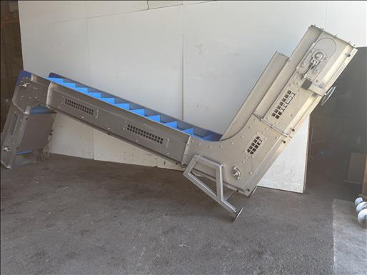 NNP Flighted elevator conveyor - Transportband: afbeelding 2 NNP Flighted elevator conveyor - Transportband: afbeelding 2