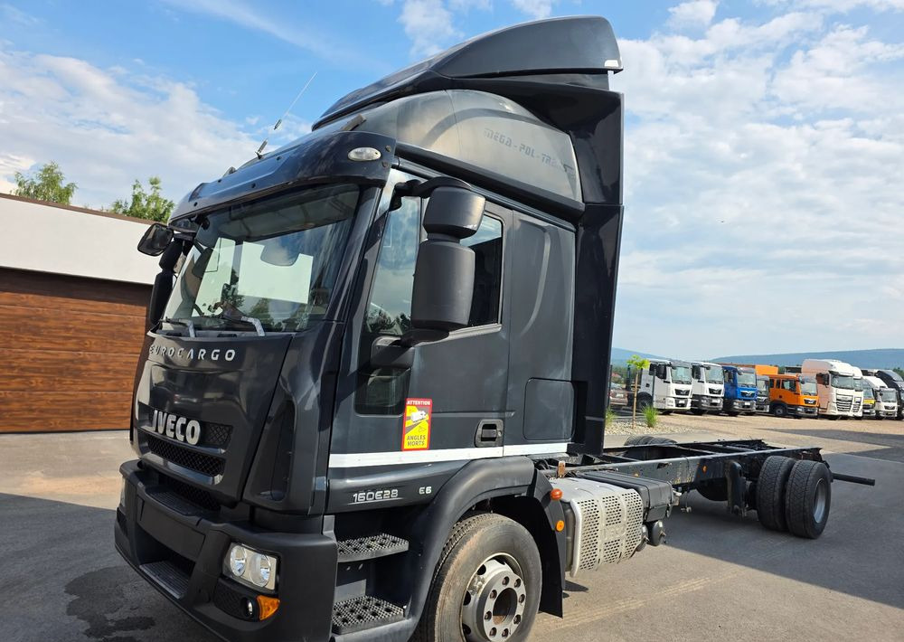 Iveco EUROCARGO 160E28 RAMA DO ZABUDOWY/ LAWETA / MANUAL / - Schuifzeilen vrachtwagen: afbeelding 1 Iveco EUROCARGO 160E28 RAMA DO ZABUDOWY/ LAWETA / MANUAL / - Schuifzeilen vrachtwagen: afbeelding 1