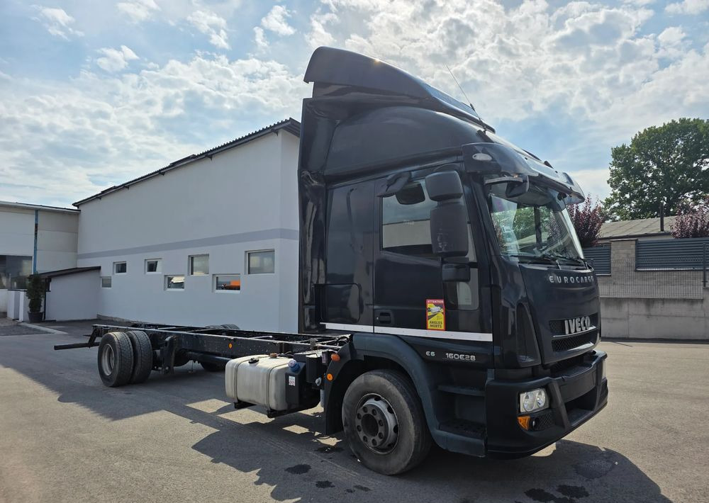 Iveco EUROCARGO 160E28 RAMA DO ZABUDOWY/ LAWETA / MANUAL / - Schuifzeilen vrachtwagen: afbeelding 2 Iveco EUROCARGO 160E28 RAMA DO ZABUDOWY/ LAWETA / MANUAL / - Schuifzeilen vrachtwagen: afbeelding 2