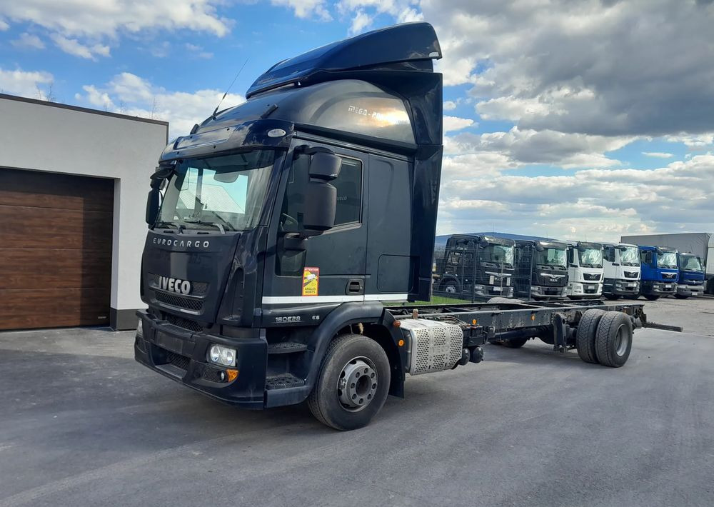 Iveco EUROCARGO 160E28 RAMA DO ZABUDOWY/ LAWETA / MANUAL / - Schuifzeilen vrachtwagen: afbeelding 3 Iveco EUROCARGO 160E28 RAMA DO ZABUDOWY/ LAWETA / MANUAL / - Schuifzeilen vrachtwagen: afbeelding 3