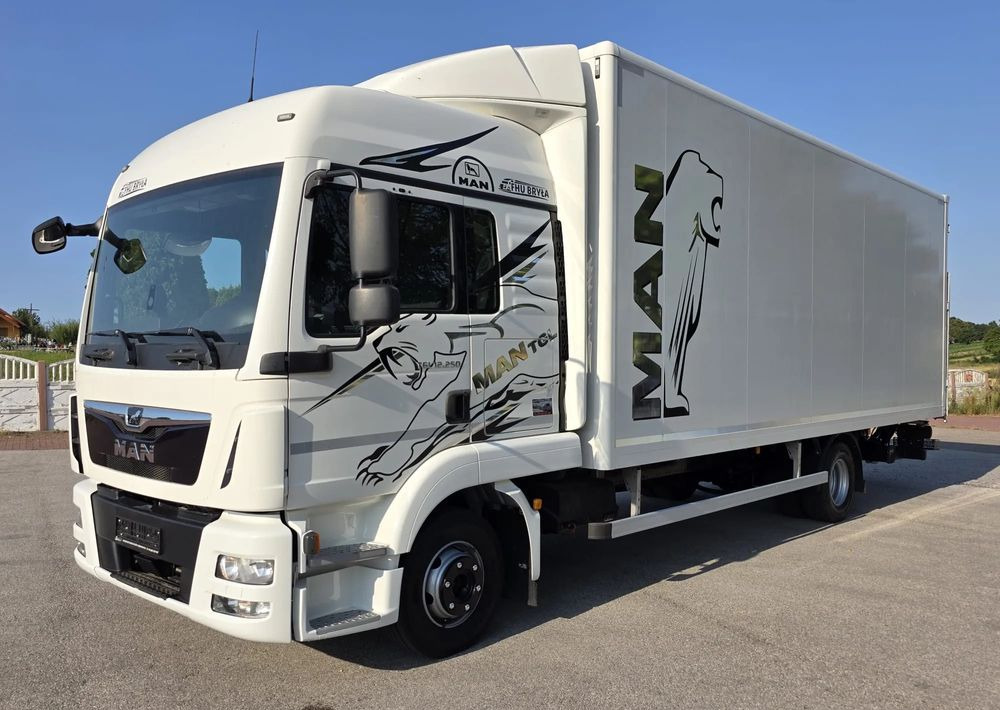 MAN TGL 12.250 / KONTENER / IZOTERMA / WINDA / 2019R / EURO 6 / PEŁEN SERWIS / 6 TON ŁADOWNOŚĆ / SPROWADZONY / ZADBANY / JAK NOWY / KSIĄŻKA SERWISOWA / E6 / 17 PALET - Bakwagen: afbeelding 1 MAN TGL 12.250 / KONTENER / IZOTERMA / WINDA / 2019R / EURO 6 / PEŁEN SERWIS / 6 TON ŁADOWNOŚĆ / SPROWADZONY / ZADBANY / JAK NOWY / KSIĄŻKA SERWISOWA / E6 / 17 PALET - Bakwagen: afbeelding 1
