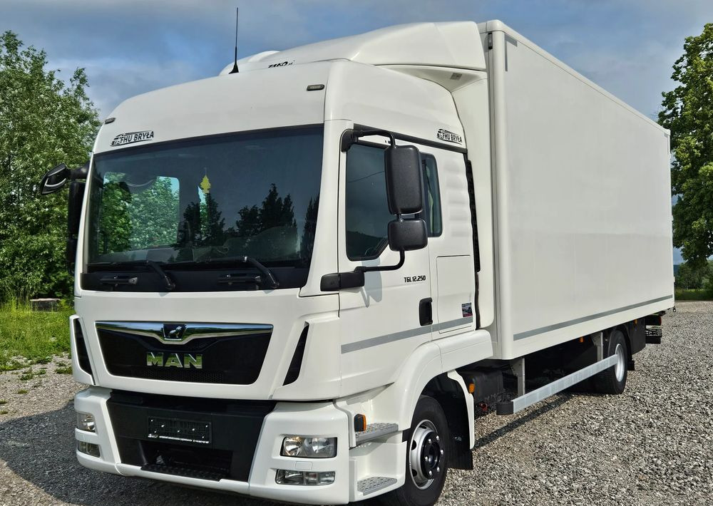 MAN TGL 12.250 / KONTENER / IZOTERMA / WINDA / 2019R / EURO 6 / PEŁEN SERWIS / 6 TON ŁADOWNOŚĆ / SPROWADZONY / ZADBANY / JAK NOWY / KSIĄŻKA SERWISOWA / E6 / 17 PALET - Bakwagen: afbeelding 2 MAN TGL 12.250 / KONTENER / IZOTERMA / WINDA / 2019R / EURO 6 / PEŁEN SERWIS / 6 TON ŁADOWNOŚĆ / SPROWADZONY / ZADBANY / JAK NOWY / KSIĄŻKA SERWISOWA / E6 / 17 PALET - Bakwagen: afbeelding 2