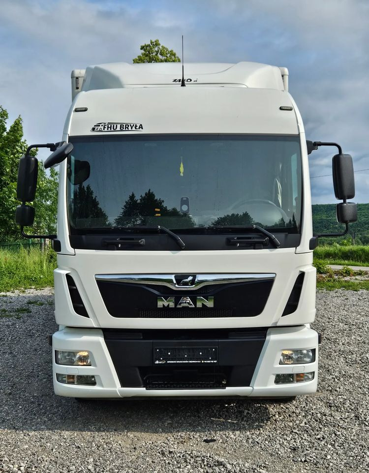 MAN TGL 12.250 / KONTENER / IZOTERMA / WINDA / 2019R / EURO 6 / PEŁEN SERWIS / 6 TON ŁADOWNOŚĆ / SPROWADZONY / ZADBANY / JAK NOWY / KSIĄŻKA SERWISOWA / E6 / 17 PALET - Bakwagen: afbeelding 3 MAN TGL 12.250 / KONTENER / IZOTERMA / WINDA / 2019R / EURO 6 / PEŁEN SERWIS / 6 TON ŁADOWNOŚĆ / SPROWADZONY / ZADBANY / JAK NOWY / KSIĄŻKA SERWISOWA / E6 / 17 PALET - Bakwagen: afbeelding 3