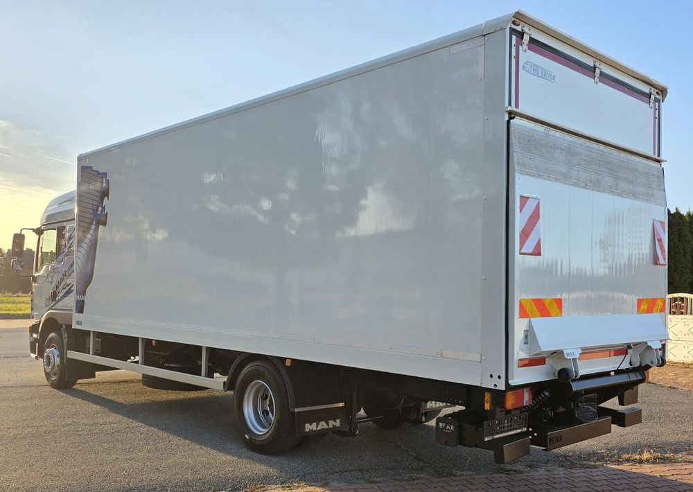 MAN TGM 15.290 / TGL / KONTENER / IZOTERMA / WINDA / KLIMA POSTOJOWA / 2019R / EURO 6 / PEŁEN SERWIS / 8200KG ŁADOWNOŚĆ / SPROWADZONY / ZADBANY / JAK NOWY / KSIĄŻKA SERWISOWA / E6 / 18 PALET - Bakwagen: afbeelding 4 MAN TGM 15.290 / TGL / KONTENER / IZOTERMA / WINDA / KLIMA POSTOJOWA / 2019R / EURO 6 / PEŁEN SERWIS / 8200KG ŁADOWNOŚĆ / SPROWADZONY / ZADBANY / JAK NOWY / KSIĄŻKA SERWISOWA / E6 / 18 PALET - Bakwagen: afbeelding 4