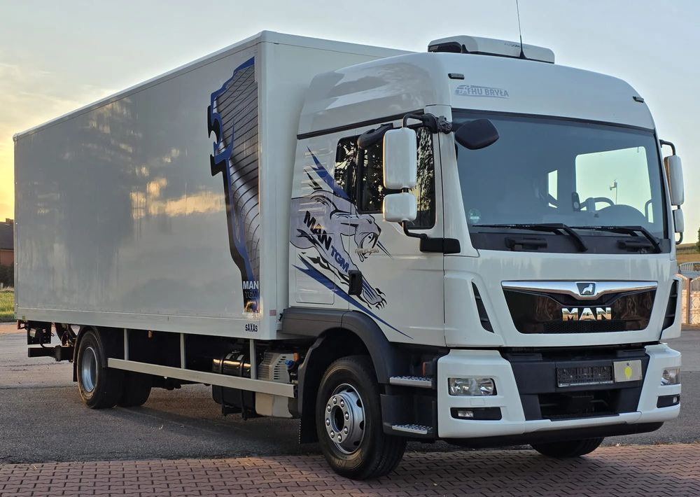 MAN TGM 15.290 / TGL / KONTENER / IZOTERMA / WINDA / KLIMA POSTOJOWA / 2019R / EURO 6 / PEŁEN SERWIS / 8200KG ŁADOWNOŚĆ / SPROWADZONY / ZADBANY / JAK NOWY / KSIĄŻKA SERWISOWA / E6 / 18 PALET - Bakwagen: afbeelding 1 MAN TGM 15.290 / TGL / KONTENER / IZOTERMA / WINDA / KLIMA POSTOJOWA / 2019R / EURO 6 / PEŁEN SERWIS / 8200KG ŁADOWNOŚĆ / SPROWADZONY / ZADBANY / JAK NOWY / KSIĄŻKA SERWISOWA / E6 / 18 PALET - Bakwagen: afbeelding 1