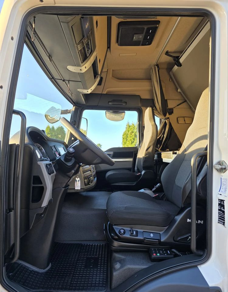 Bakwagen MAN TGM 15.290 / TGL / KONTENER / IZOTERMA / WINDA / KLIMA POSTOJOWA / 2019R / EURO 6 / PEŁEN SERWIS /  8200KG ŁADOWNOŚĆ  / SPROWADZONY / ZADBANY / JAK NOWY /  KSIĄŻKA SERWISOWA / E6 / 18 PALET: afbeelding 20