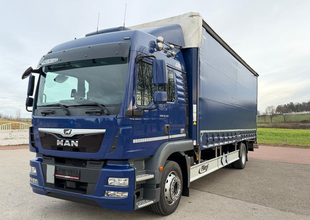 MAN TGM 18.340 / FIRANKA / LIFT / SPROWADZONY / KLIMA POSTOJOWA / 2017 / 9700 ŁADOWNOŚĆ / AUTOMAT / 18 PALET / E6 / WINDA / - Schuifzeilen vrachtwagen: afbeelding 2 MAN TGM 18.340 / FIRANKA / LIFT / SPROWADZONY / KLIMA POSTOJOWA / 2017 / 9700 ŁADOWNOŚĆ / AUTOMAT / 18 PALET / E6 / WINDA / - Schuifzeilen vrachtwagen: afbeelding 2