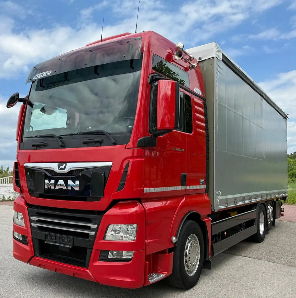 MAN TGX 26.500 / LIFT / 6X2 / KLIMA POSTOJOWA / 18PALET / E6 / FIRANKA / 18 TON ŁADOWNOŚĆ / WINDA / NISKI PRZEBIEG / JEDEN WŁAŚCICIEL / PODWIESZANA OŚ - Schuifzeilen vrachtwagen: afbeelding 1 MAN TGX 26.500 / LIFT / 6X2 / KLIMA POSTOJOWA / 18PALET / E6 / FIRANKA / 18 TON ŁADOWNOŚĆ / WINDA / NISKI PRZEBIEG / JEDEN WŁAŚCICIEL / PODWIESZANA OŚ - Schuifzeilen vrachtwagen: afbeelding 1