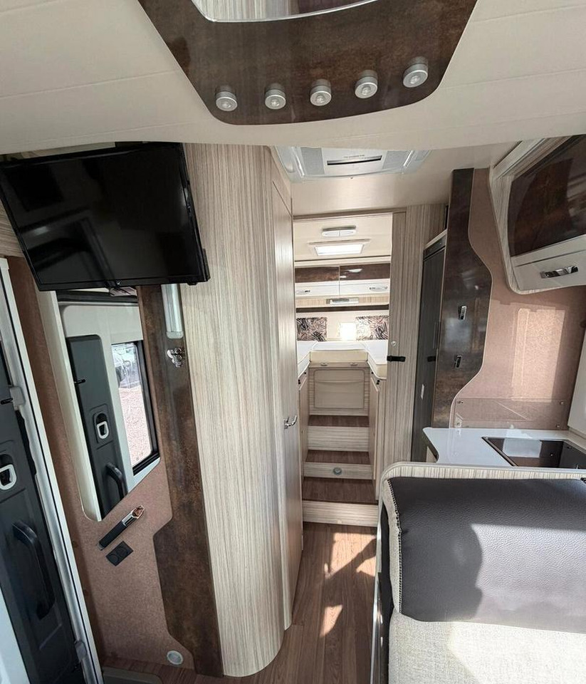 Elnagh T-LOFT 529 - Half integraal camper: afbeelding 4 Elnagh T-LOFT 529 - Half integraal camper: afbeelding 4