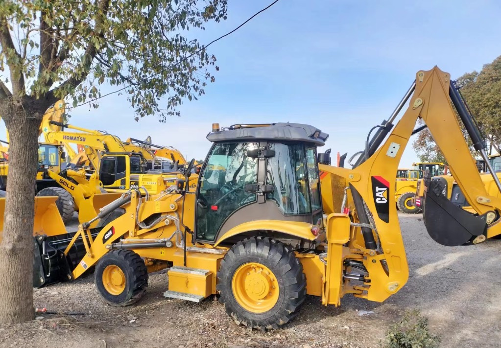 CAT 420 F Caterpillar 420F backhoe loader - Graaflaadmachine: afbeelding 1 CAT 420 F Caterpillar 420F backhoe loader - Graaflaadmachine: afbeelding 1