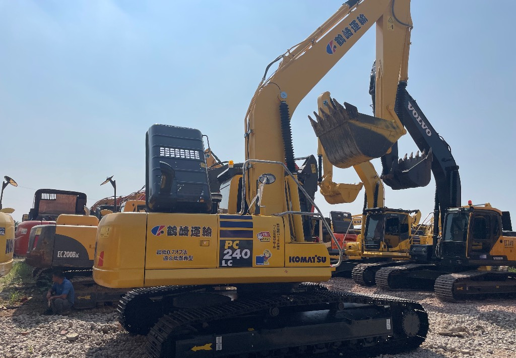 Komatsu PC 240 PC220 PC240-8 - Rupsgraafmachine: afbeelding 1 Komatsu PC 240 PC220 PC240-8 - Rupsgraafmachine: afbeelding 1