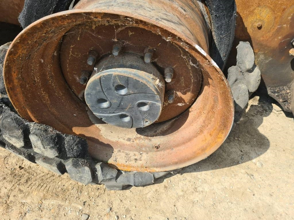 Bomag BW 213 D H-4 FOR PARTS - Schapenpootwals/ Grondverdichter: afbeelding 3 Bomag BW 213 D H-4 FOR PARTS - Schapenpootwals/ Grondverdichter: afbeelding 3