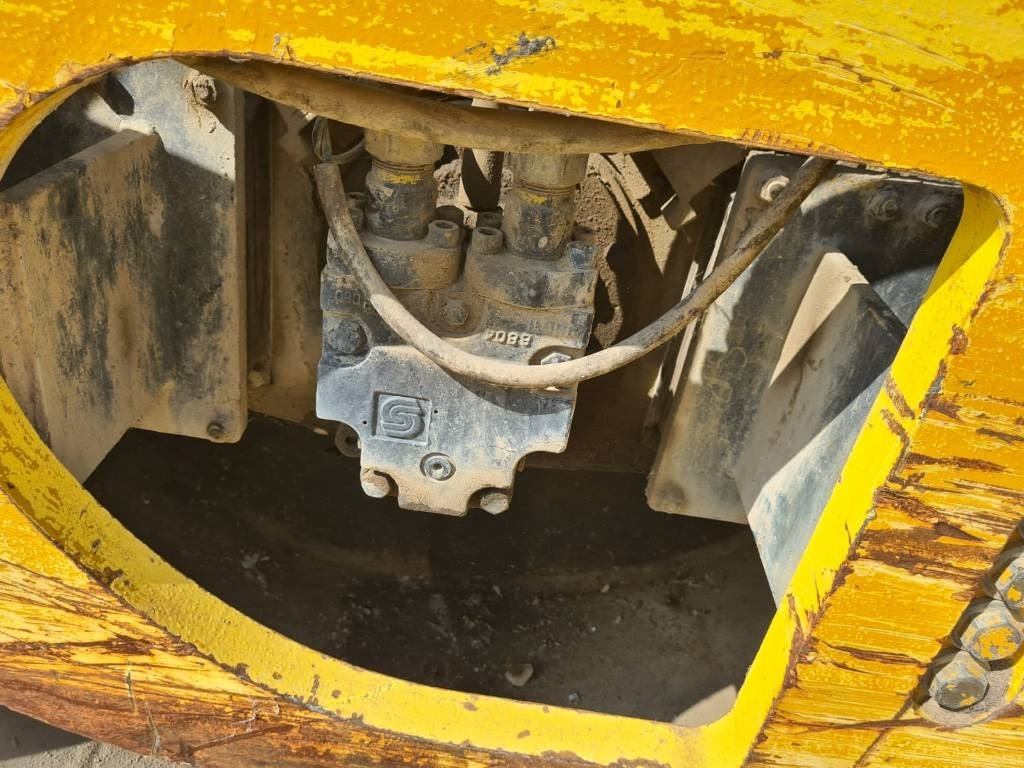 Bomag BW 213 D H-4 FOR PARTS - Schapenpootwals/ Grondverdichter: afbeelding 5 Bomag BW 213 D H-4 FOR PARTS - Schapenpootwals/ Grondverdichter: afbeelding 5