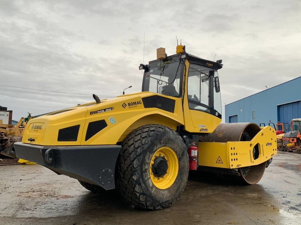 Leasing Bomag BW219 DH5+3D Trimble GPS Bomag BW219 DH5+3D Trimble GPS: afbeelding 6 Leasing Bomag BW219 DH5+3D Trimble GPS Bomag BW219 DH5+3D Trimble GPS: afbeelding 6