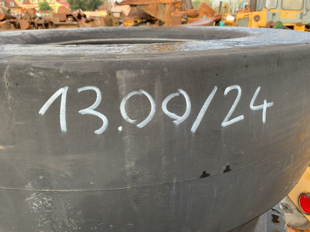 Dunlop 13.00.24 WHEELED COMPACTOR TYRES  - Band voor Bouwmachine: afbeelding 3 Dunlop 13.00.24 WHEELED COMPACTOR TYRES  - Band voor Bouwmachine: afbeelding 3