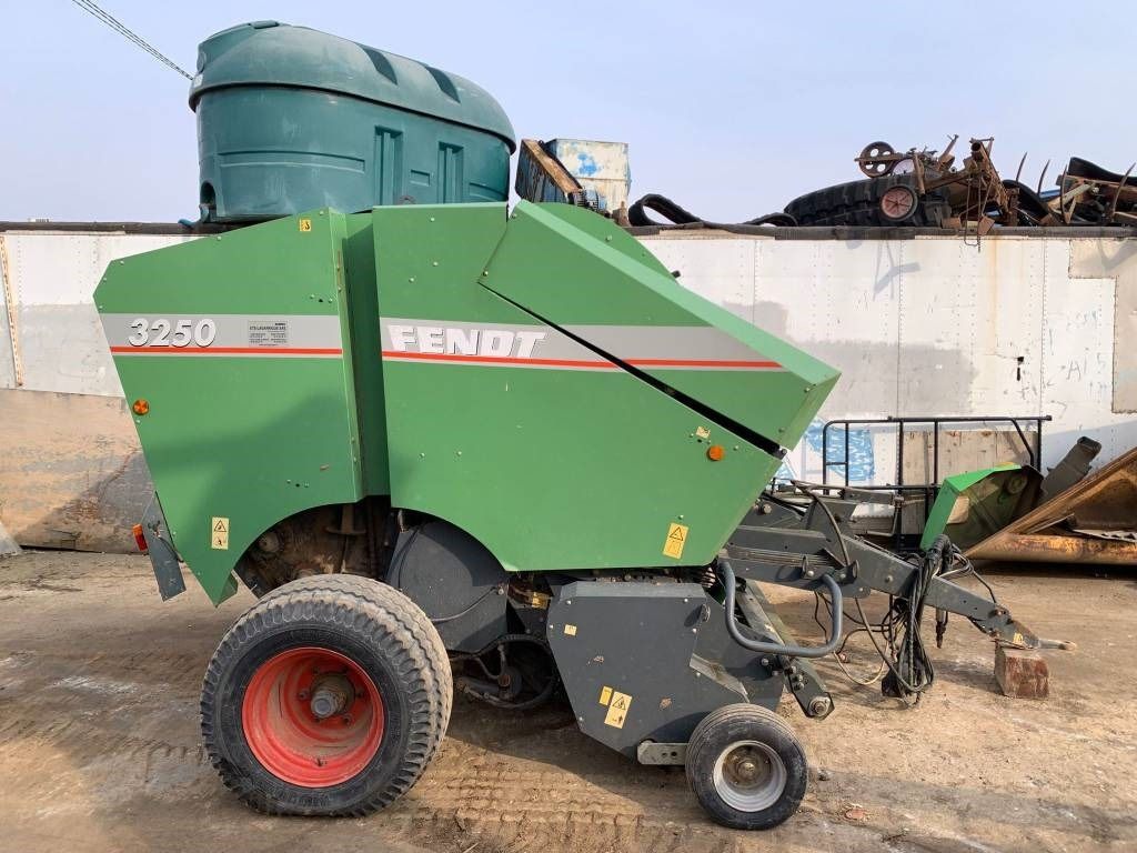 Fendt 3250 - Ronde balenpers: afbeelding 2 Fendt 3250 - Ronde balenpers: afbeelding 2