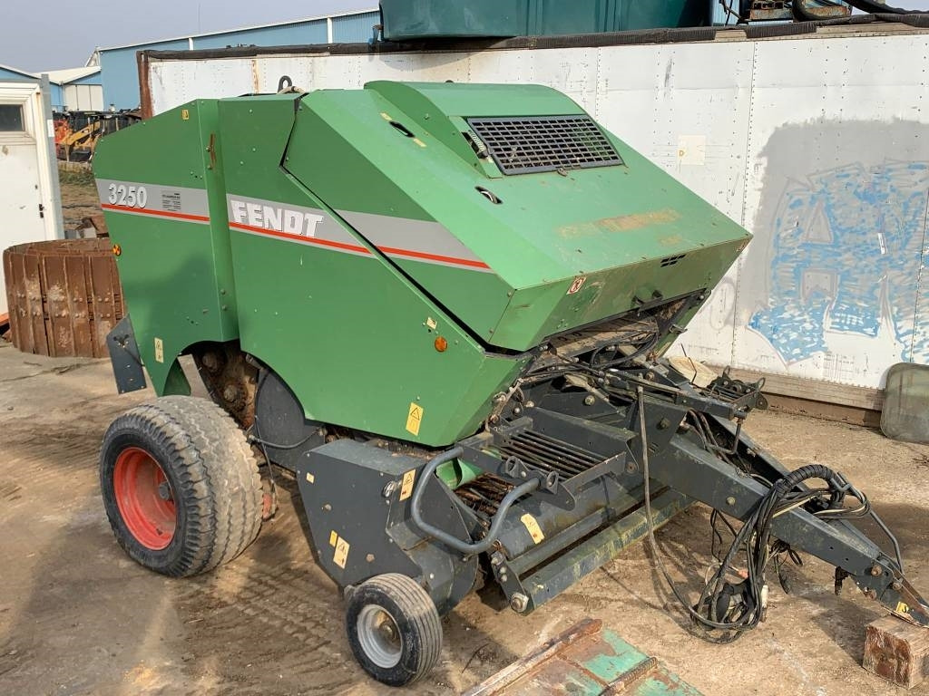 Fendt 3250 - Ronde balenpers: afbeelding 1 Fendt 3250 - Ronde balenpers: afbeelding 1