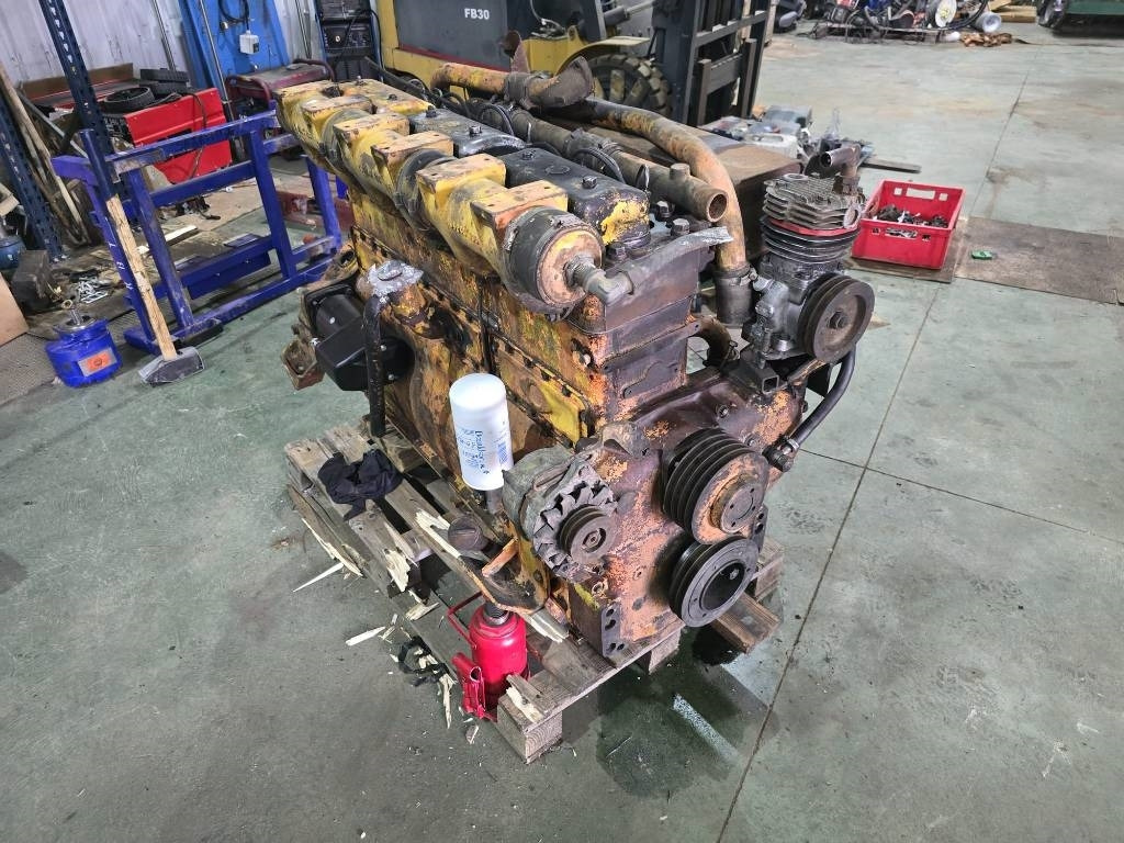Hanomag 6 Cylinder ENGINE - Motor voor Bouwmachine: afbeelding 2 Hanomag 6 Cylinder ENGINE - Motor voor Bouwmachine: afbeelding 2
